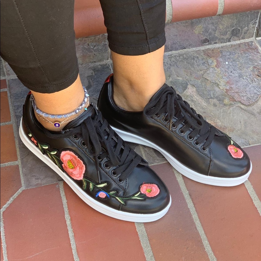 LADIES BLACK LACE UP FLOWER EMBROIDERY SNEAKERS